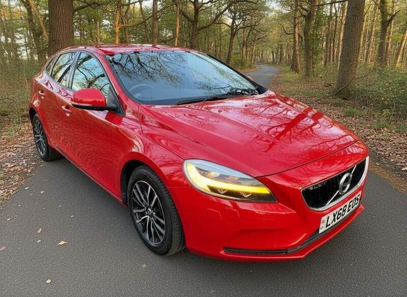 2018 VOLVO V40