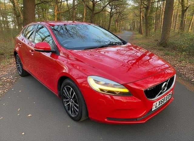 2018 VOLVO V40 - Image 1