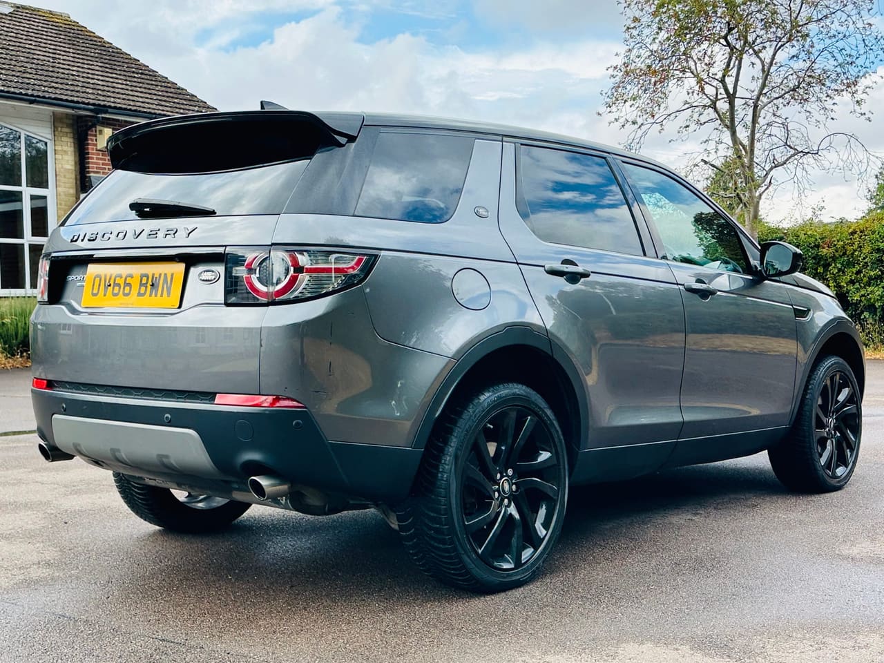 2016 Land Rover Discovery Sport Black HSE TD4 Auto