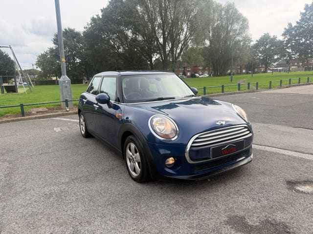 2015 Mini Cooper D - Image 1