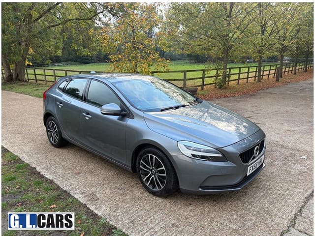 2018 Volvo V40 Momentum Nav+ D2 Auto - Image 1